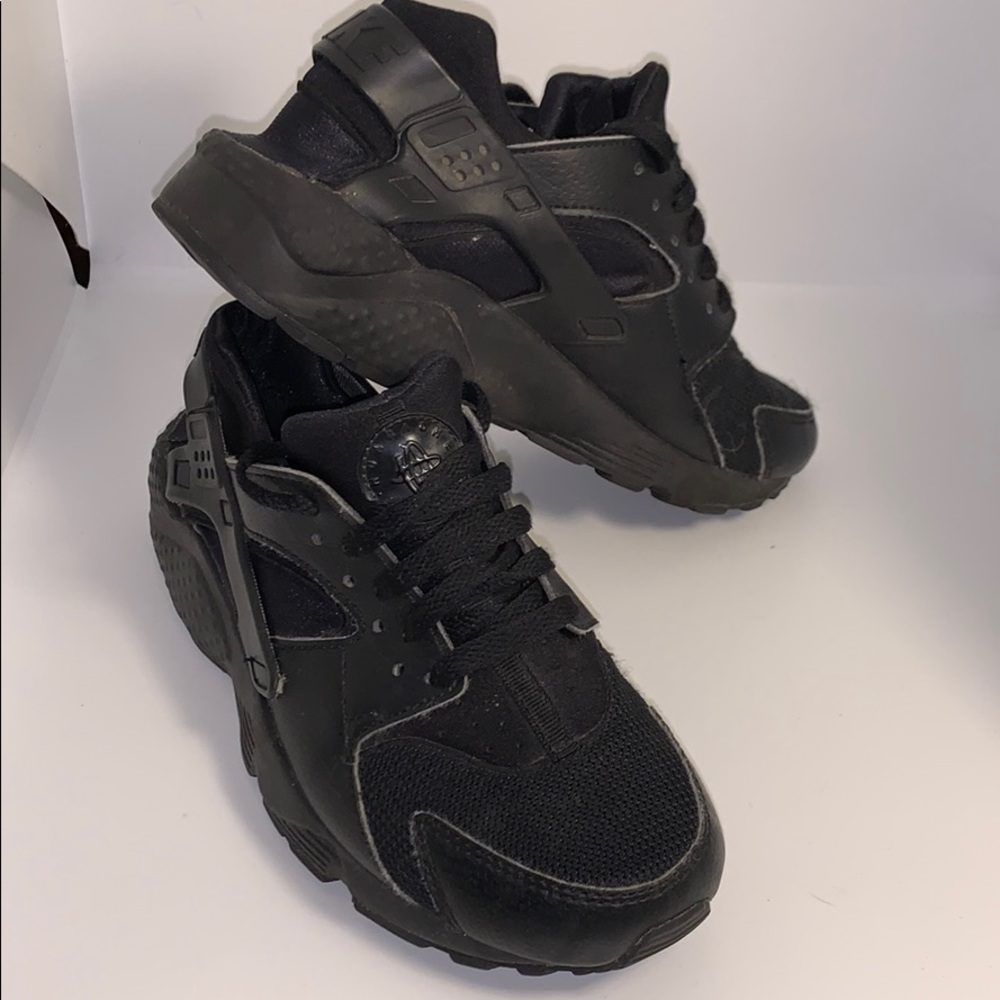 Nike Hurache Youth Sneakers Size 6 Black